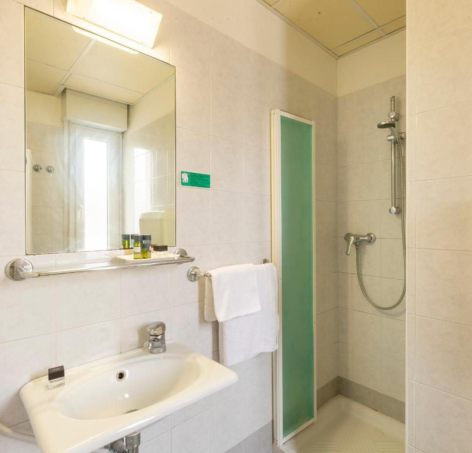 Hotel Condor-New 2024-Con Piscina Ριτσιόνε Εξωτερικό φωτογραφία