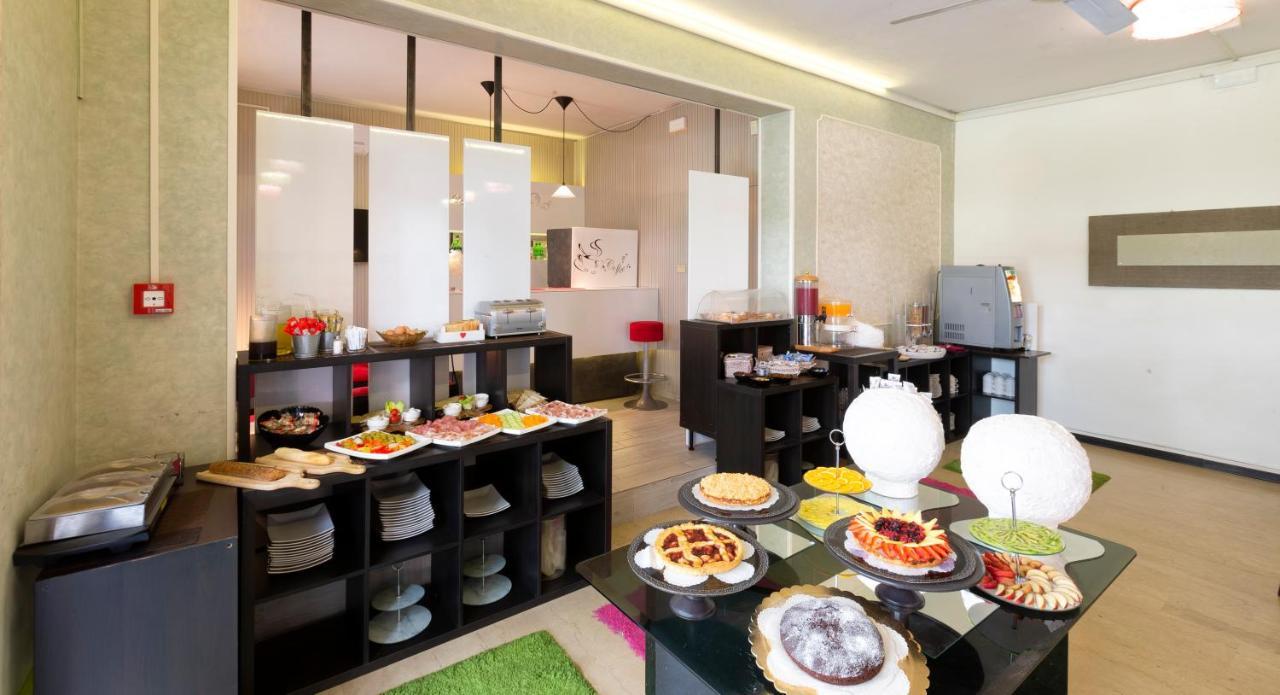 Hotel Condor-New 2024-Con Piscina Ριτσιόνε Εξωτερικό φωτογραφία