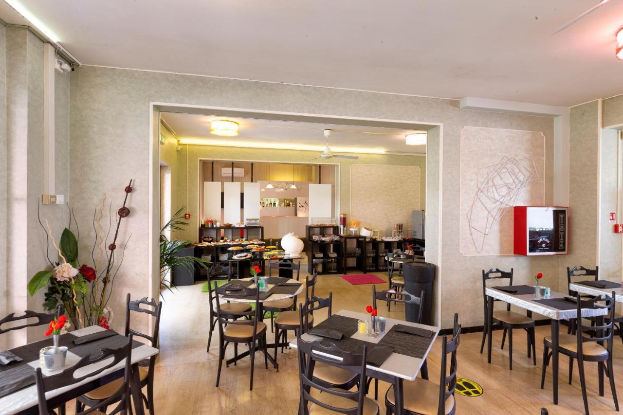 Hotel Condor-New 2024-Con Piscina Ριτσιόνε Εξωτερικό φωτογραφία