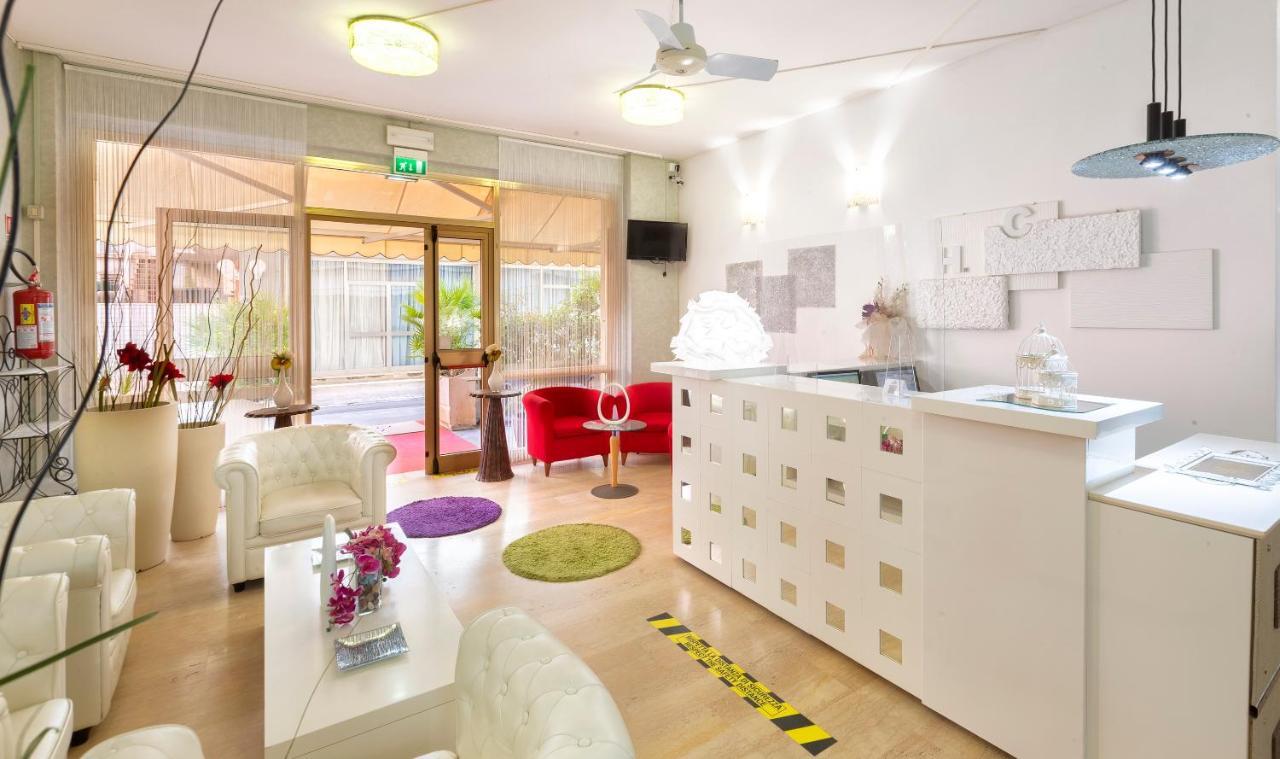 Hotel Condor-New 2024-Con Piscina Ριτσιόνε Εξωτερικό φωτογραφία