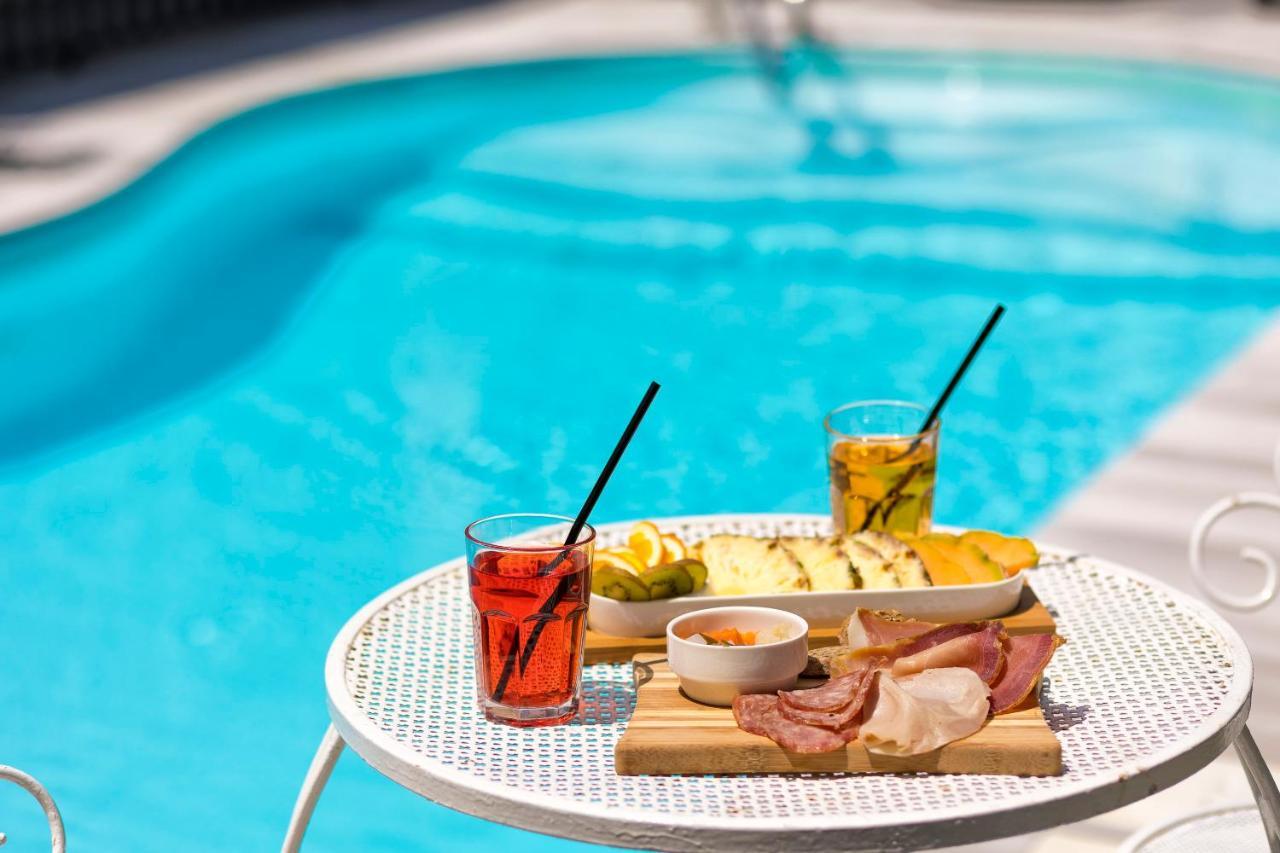 Hotel Condor-New 2024-Con Piscina Ριτσιόνε Εξωτερικό φωτογραφία
