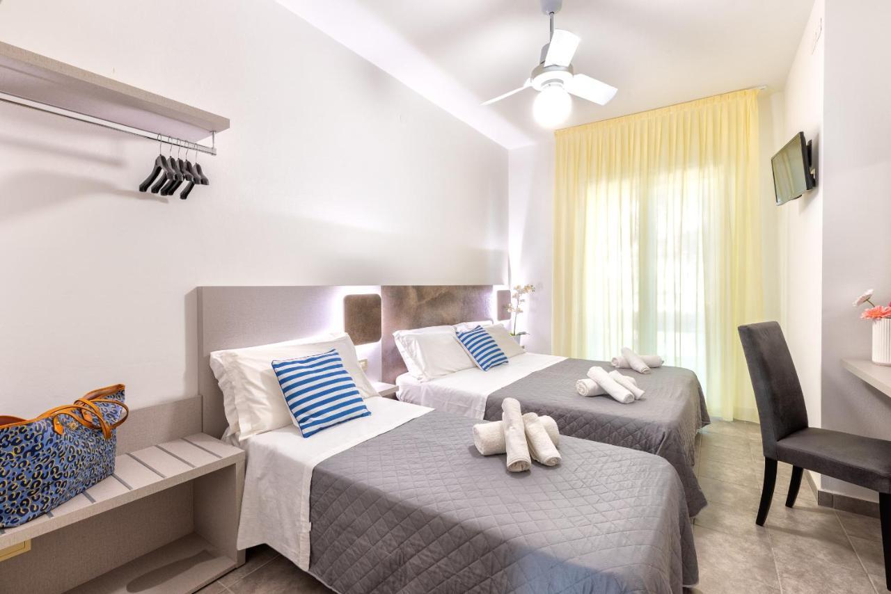 Hotel Condor-New 2024-Con Piscina Ριτσιόνε Εξωτερικό φωτογραφία