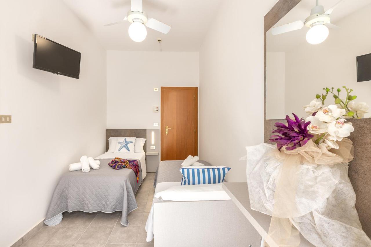 Hotel Condor-New 2024-Con Piscina Ριτσιόνε Εξωτερικό φωτογραφία