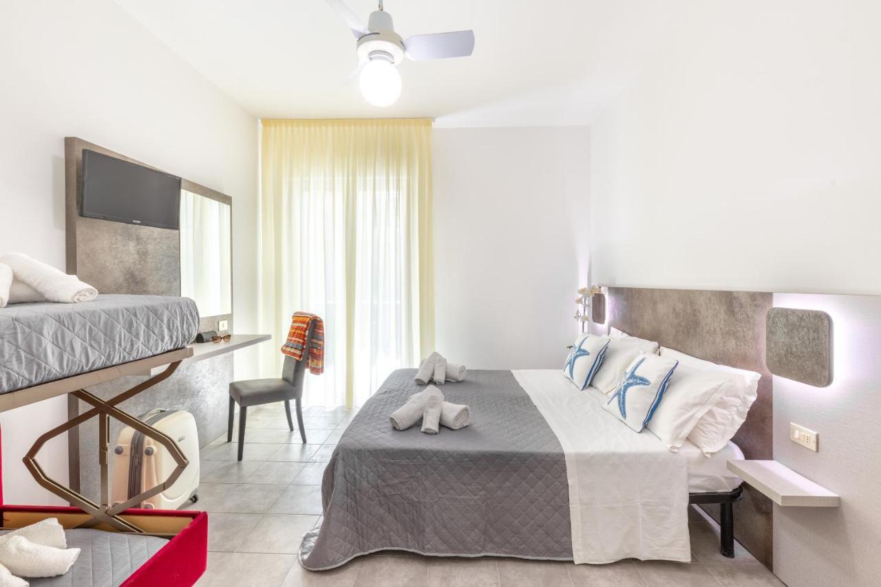 Hotel Condor-New 2024-Con Piscina Ριτσιόνε Εξωτερικό φωτογραφία
