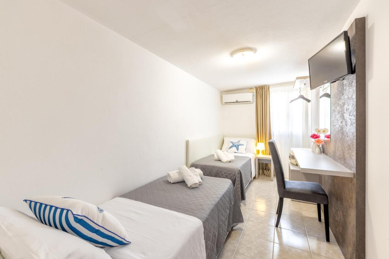 Hotel Condor-New 2024-Con Piscina Ριτσιόνε Εξωτερικό φωτογραφία