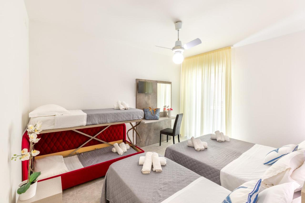 Hotel Condor-New 2024-Con Piscina Ριτσιόνε Εξωτερικό φωτογραφία