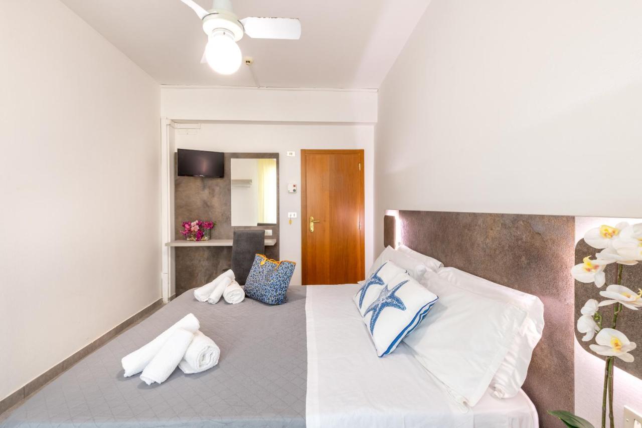 Hotel Condor-New 2024-Con Piscina Ριτσιόνε Εξωτερικό φωτογραφία