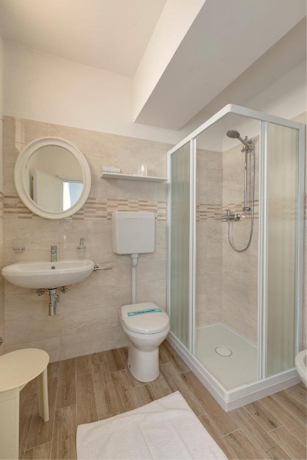 Hotel Condor-New 2024-Con Piscina Ριτσιόνε Εξωτερικό φωτογραφία